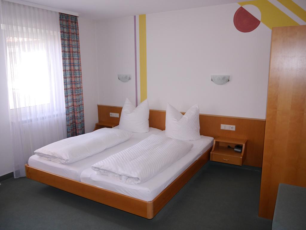 Gasthof Hotel Adler Inneringen Room photo